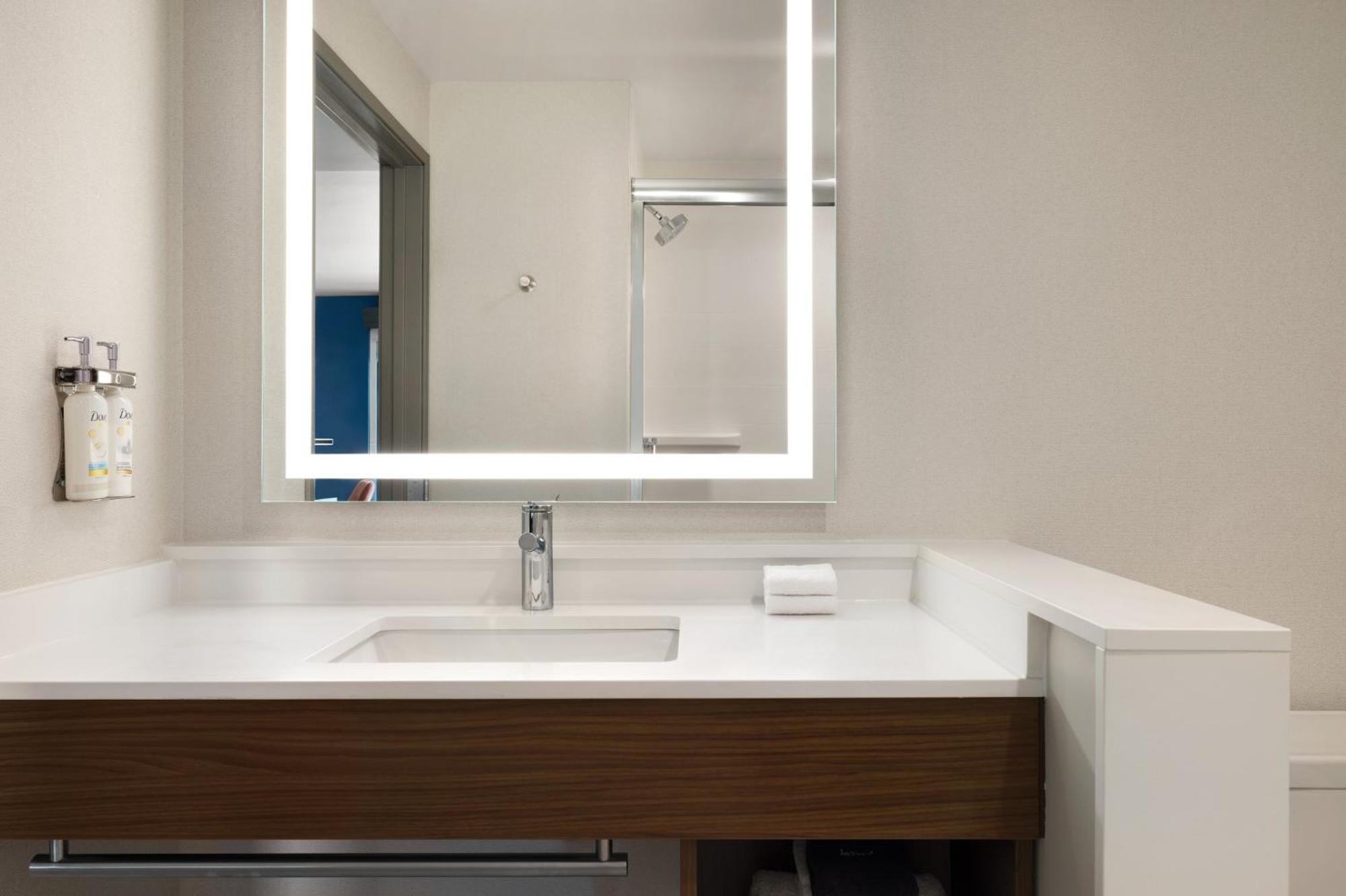 Holiday Inn Express Cape Canaveral By Ihg Exterior foto