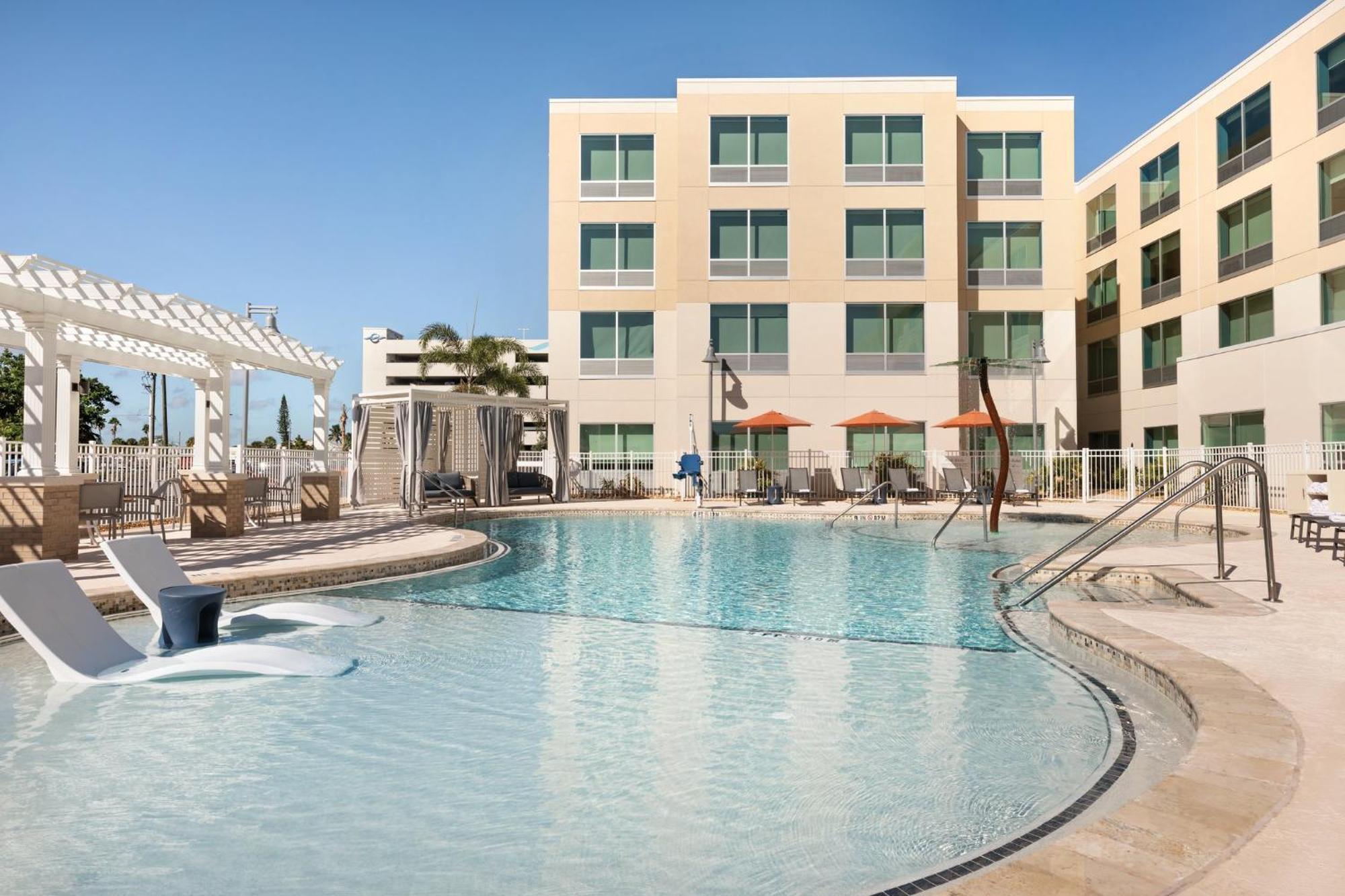 Holiday Inn Express Cape Canaveral By Ihg Exterior foto